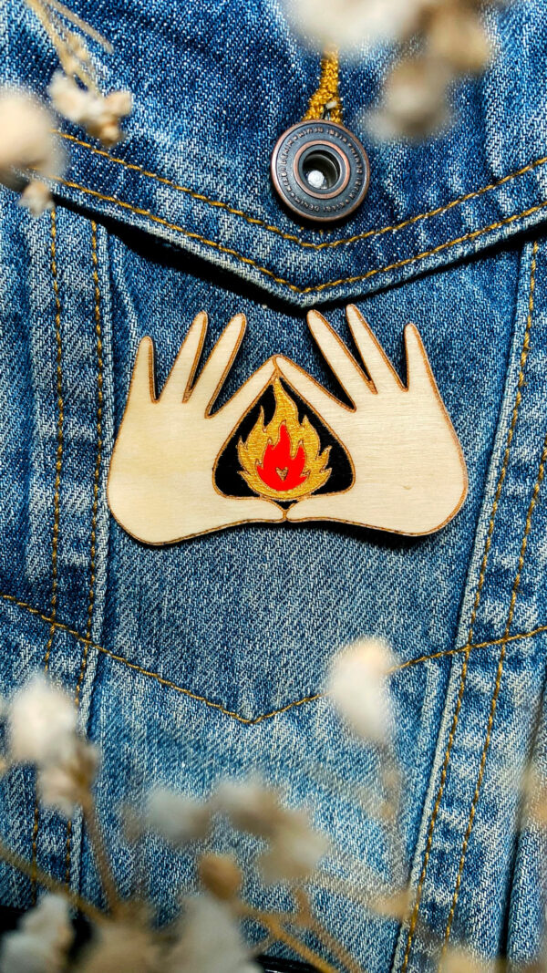 broche burn the patriarchy feminisme clohey